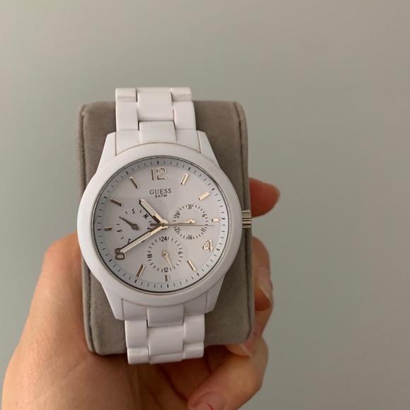Women’s white guess watch - Picture 2 of 3
